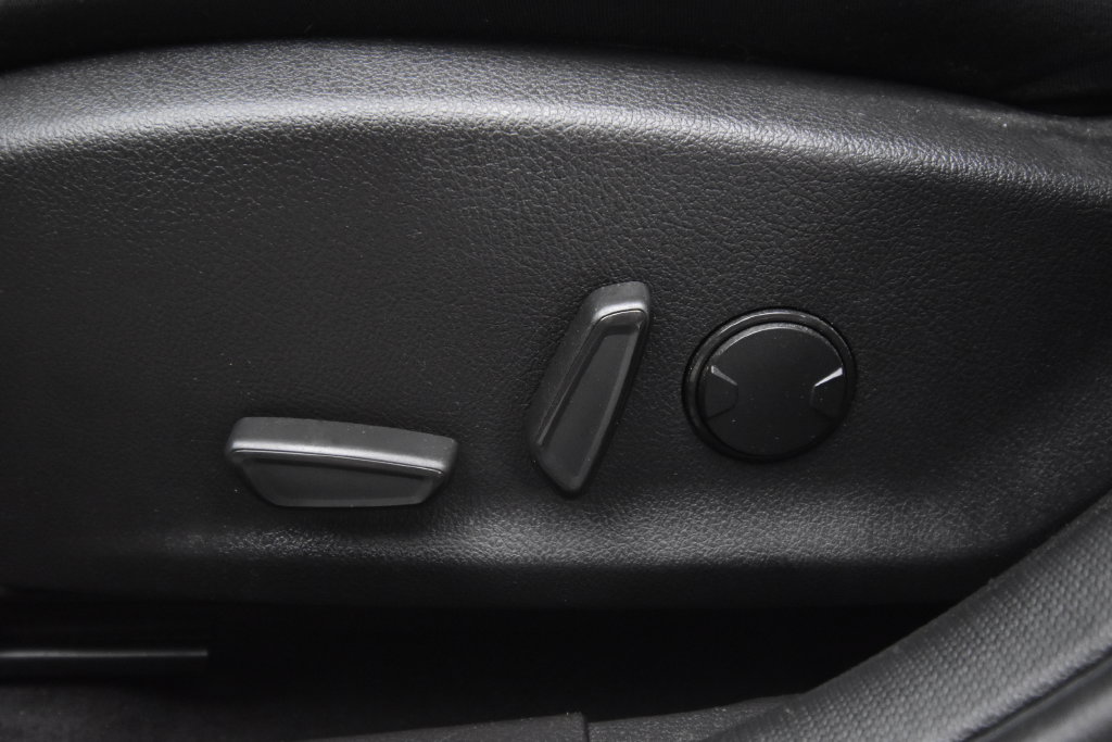 Used 2018 Ford Focus Titanium FWD image 23