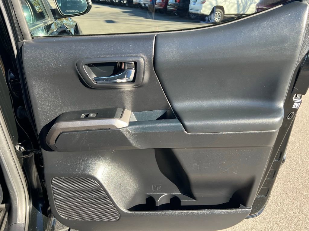 Used 2018 Toyota Tacoma Limited image 25