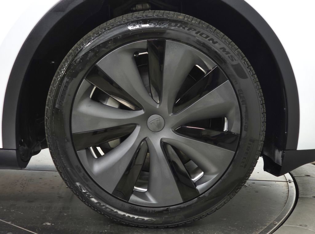Used 2024 Tesla Model Y Long Range AWD/4WD image 13