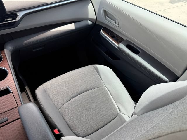 Used 2023 Toyota Sienna LE w/ LE Plus Package FWD image 24