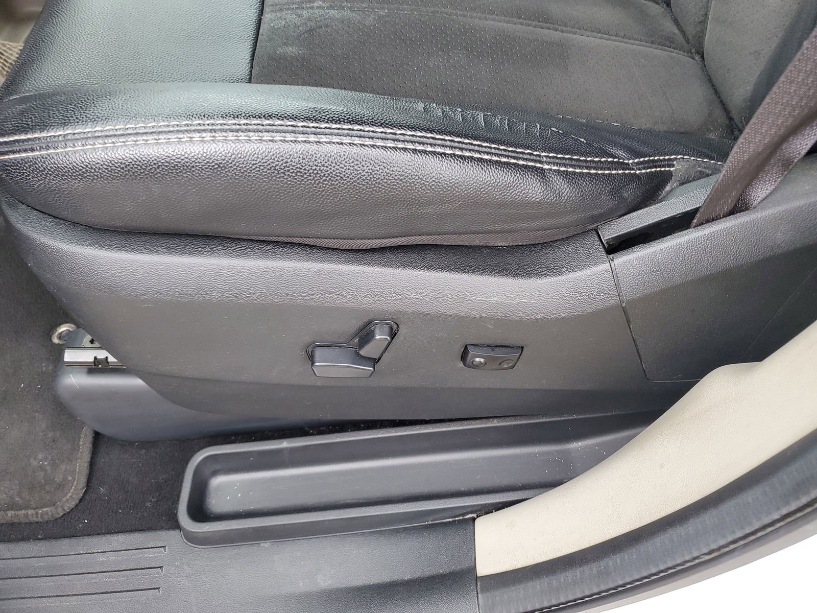 Used 2019 Dodge Grand Caravan SXT image 17