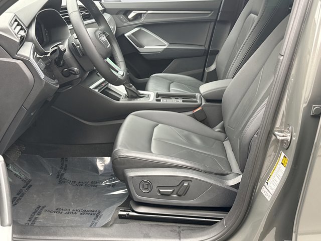 Used 2025 Audi Q3 2.0T Premium image 11