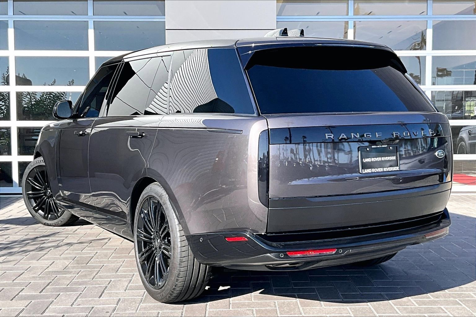 Used 2023 Land Rover Range Rover Long Wheelbase Autobiography AWD/4WD image 12