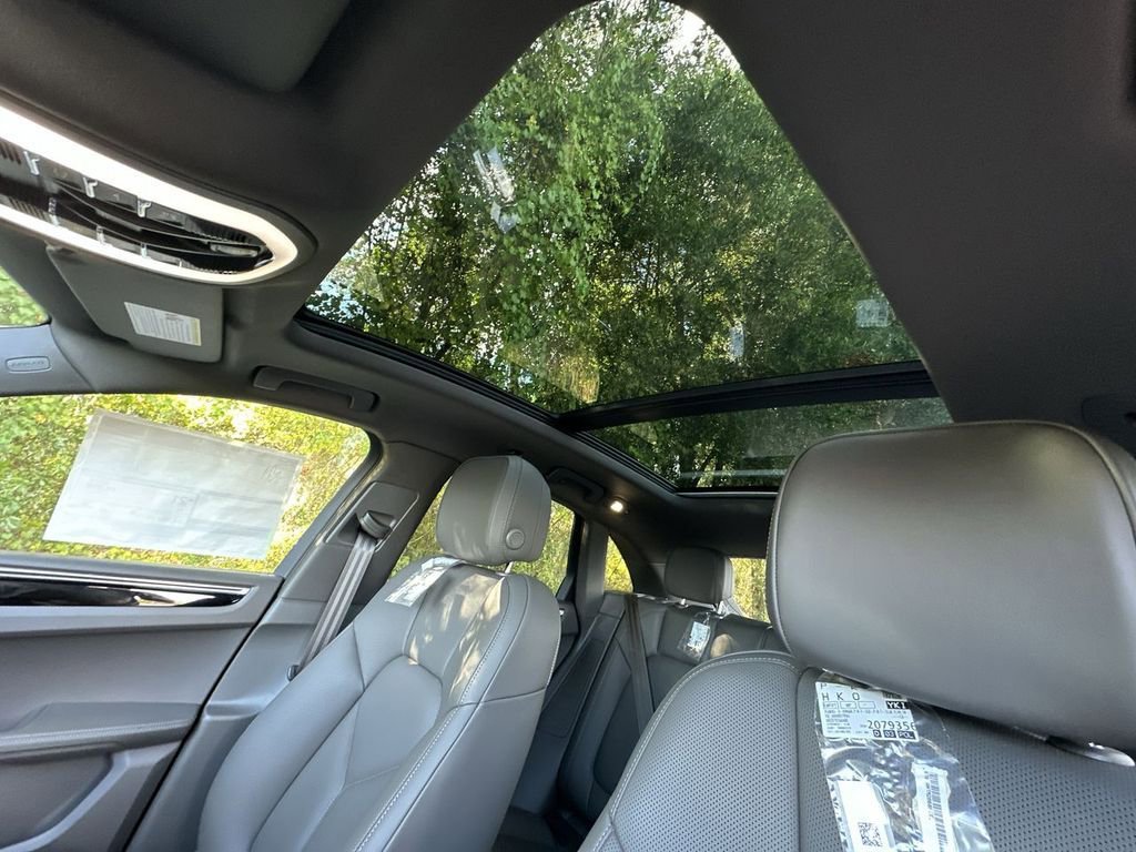 Used 2026 Porsche Macan image 18