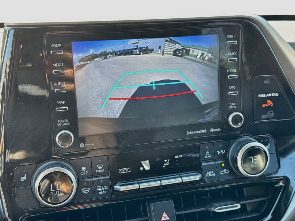 Used 2022 Toyota Highlander XLE AWD/4WD image 14