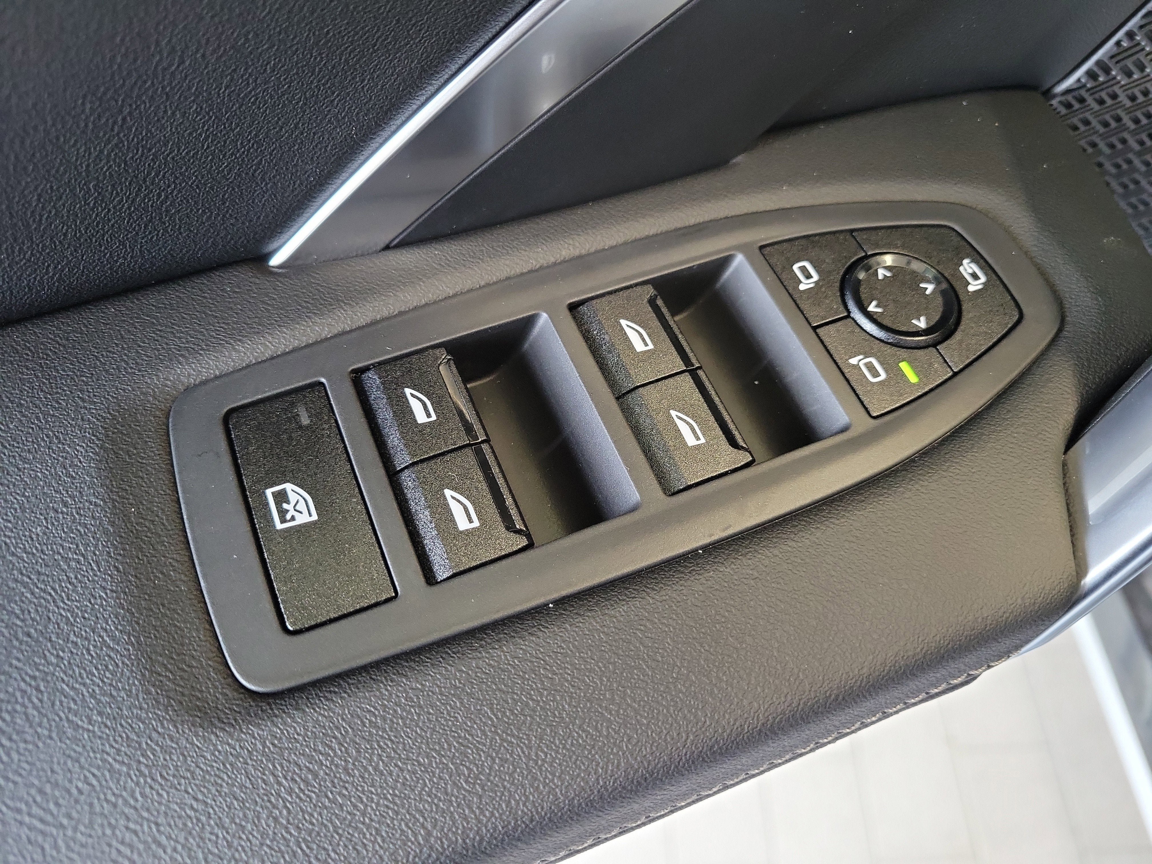 New 2026 BMW X1 xDrive28i w/ Technology Package AWD/4WD image 18