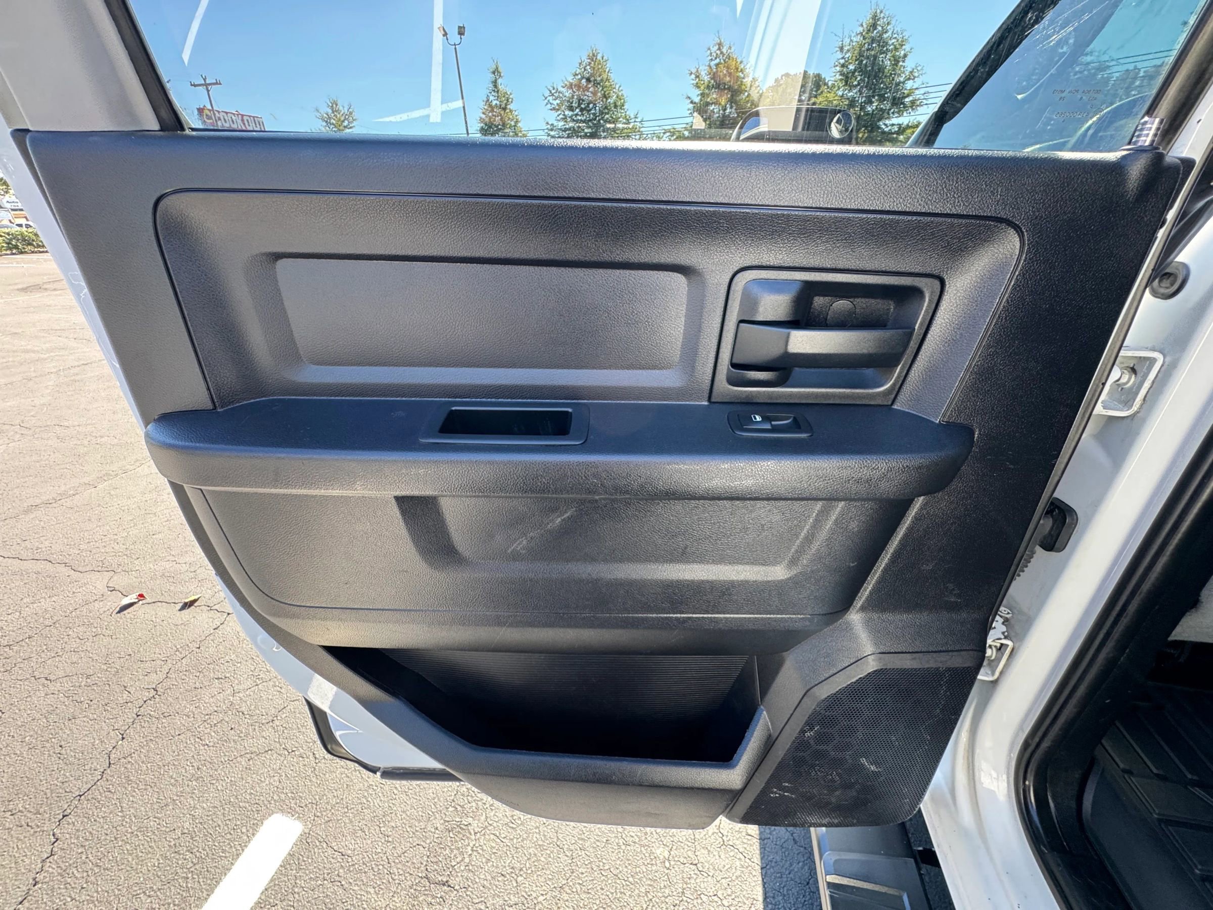 Used 2016 RAM 3500 Tradesman w/ Chrome Appearance Group image 18