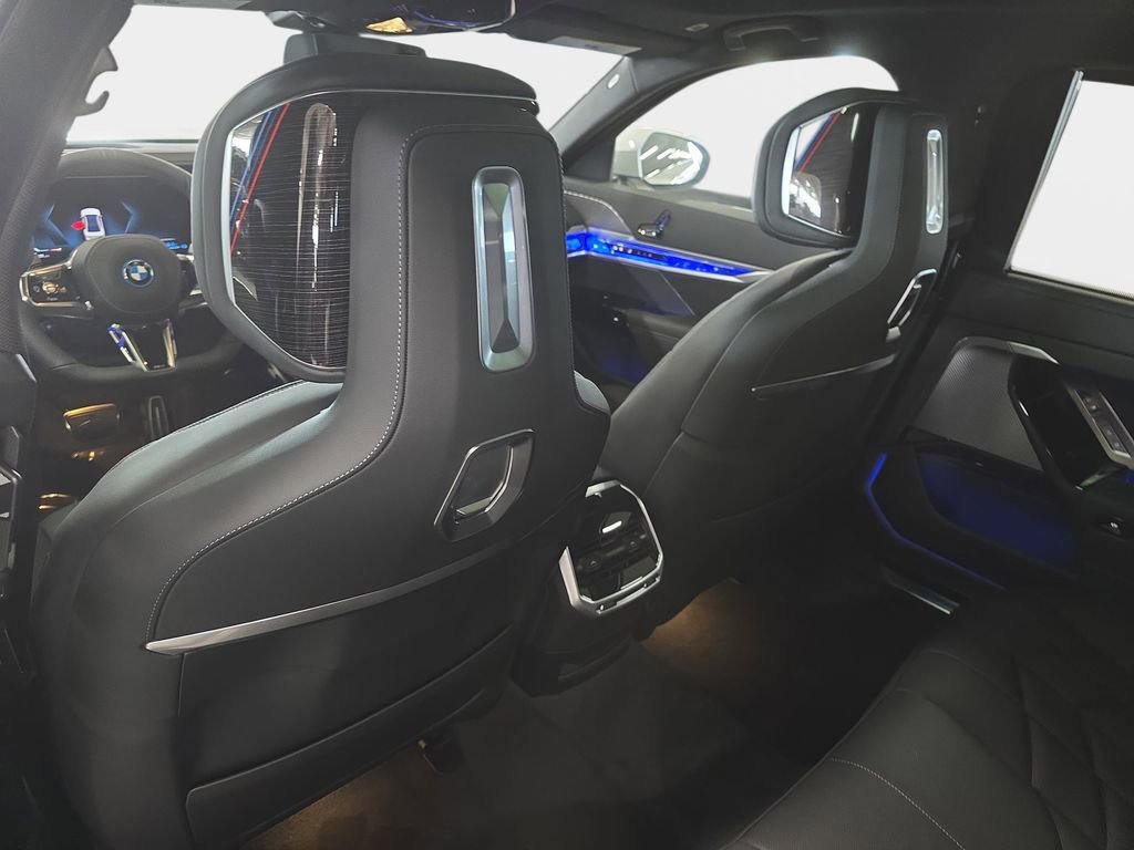 New 2026 BMW 750e xDrive w/ Premium Package image 9