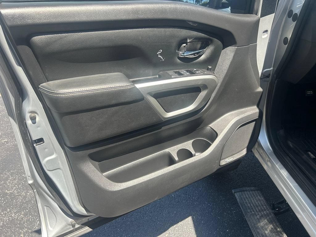 Used 2019 Nissan Titan PRO-4X w/ Pro-4x Utility Package AWD/4WD image 12