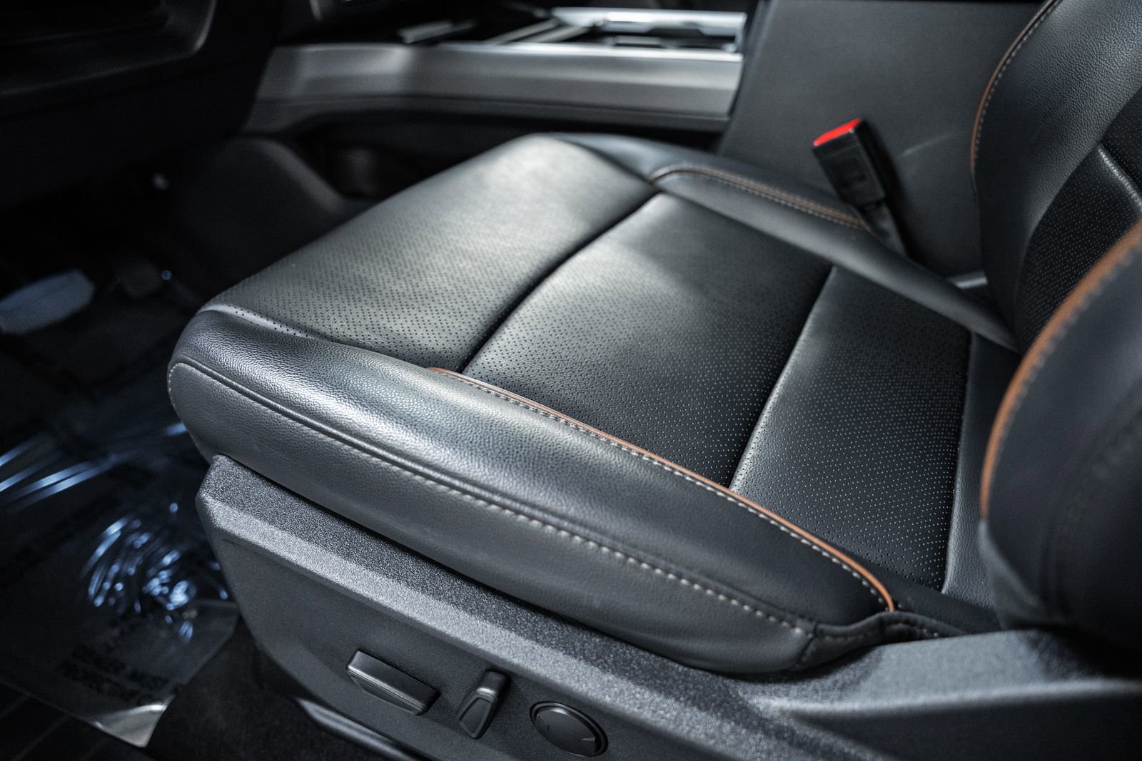 Used 2025 Ford F250 Lariat w/ Black Appearance Package image 43