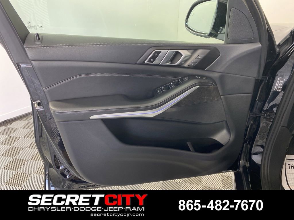 Used 2022 BMW X5 xDrive40i w/ Premium Package AWD/4WD image 12