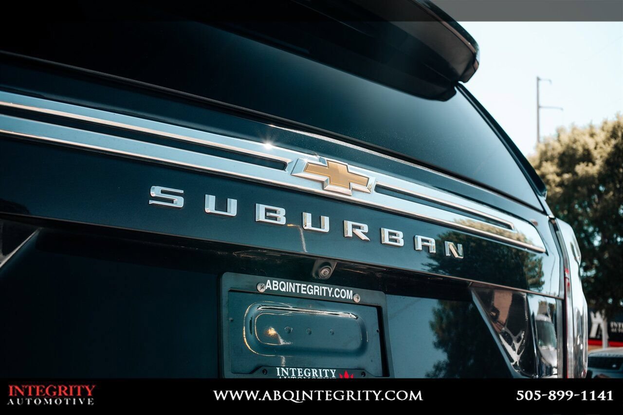 Used 2024 Chevrolet Suburban LT RWD image 14