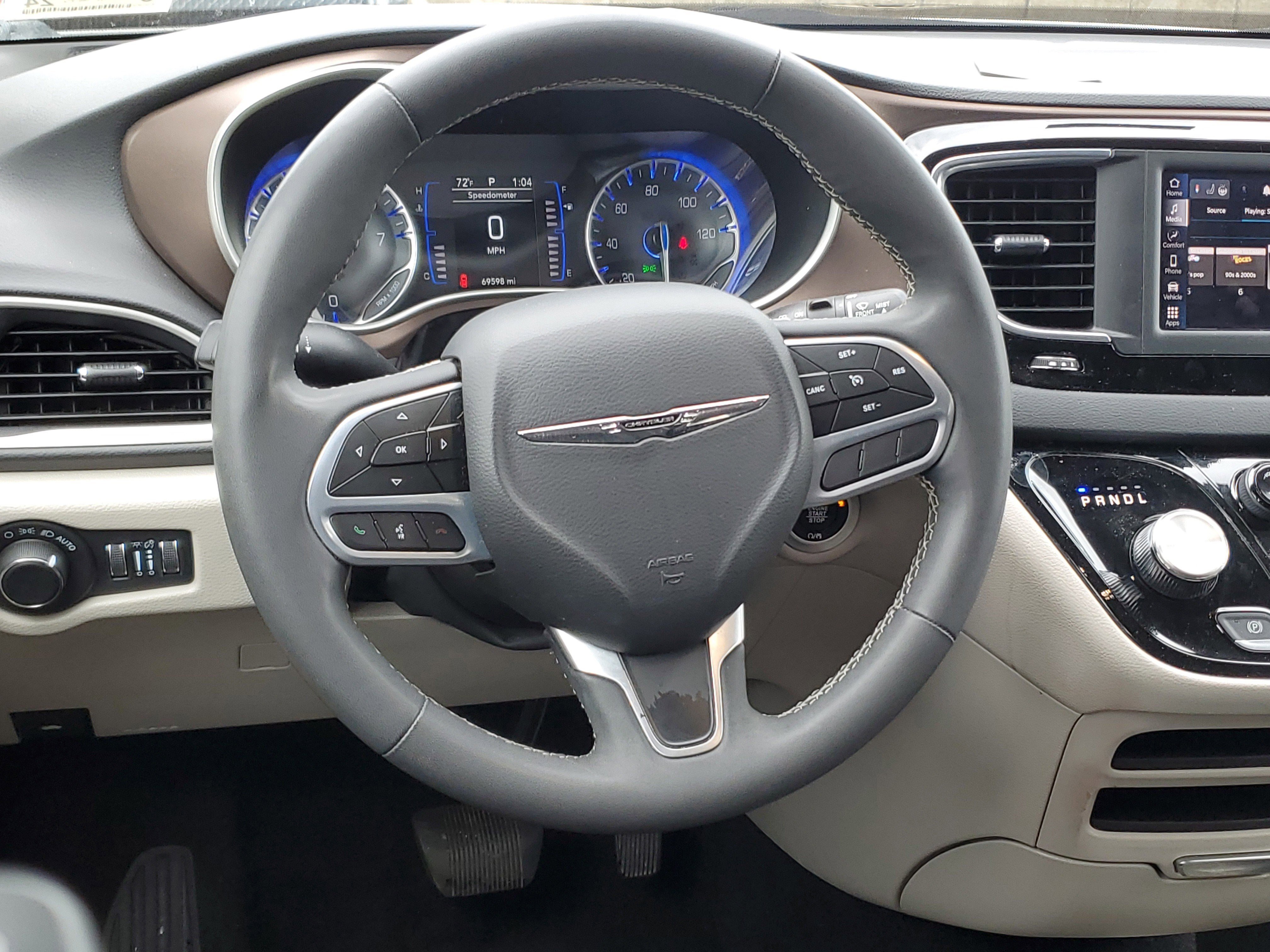 Used 2023 Chrysler Voyager LX image 11