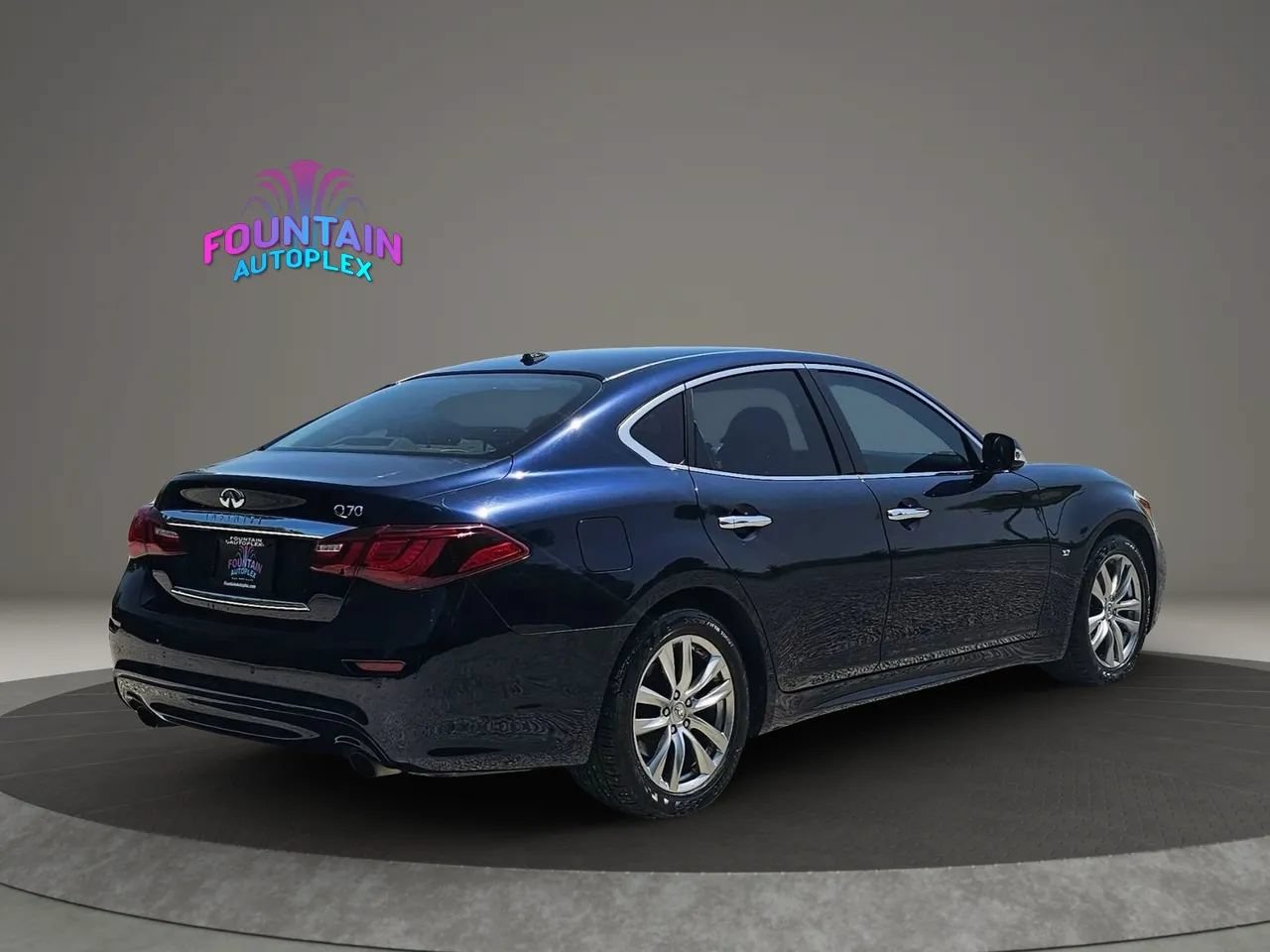 Used 2018 INFINITI Q70 Luxe RWD image 6
