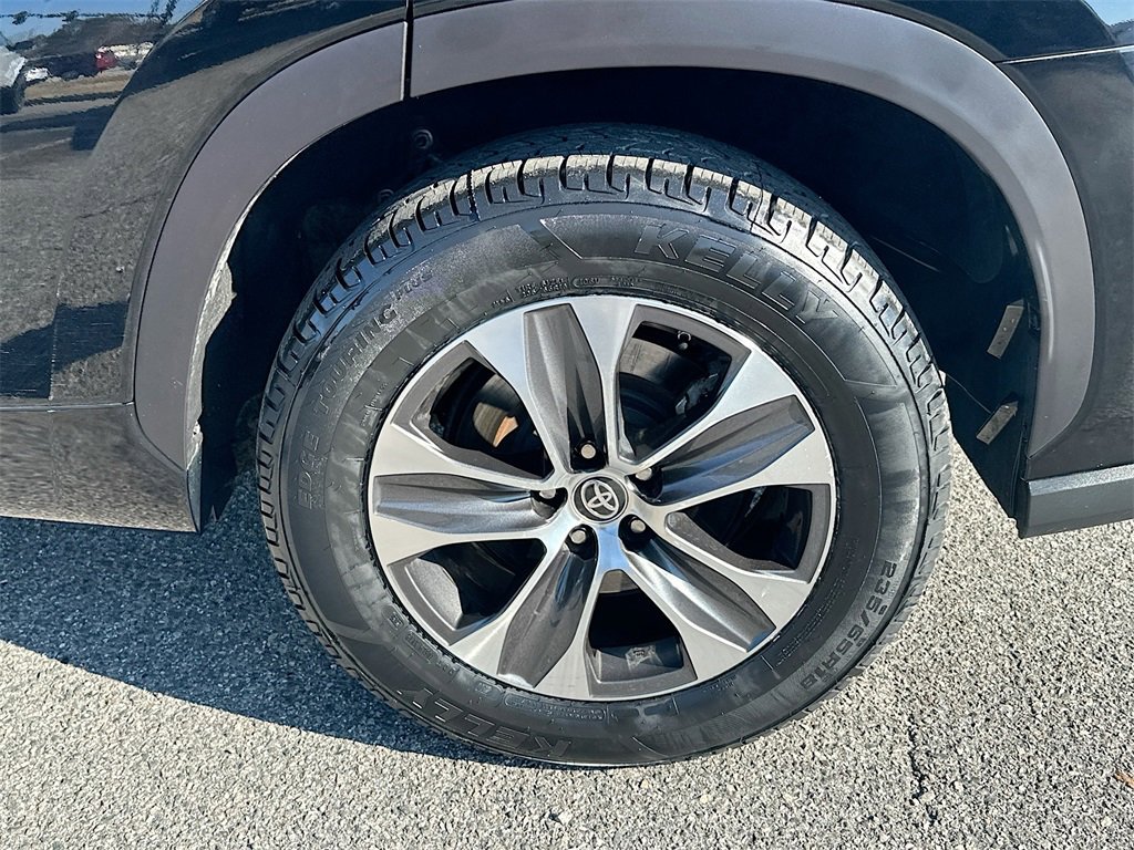 Used 2020 Toyota Highlander XLE image 24