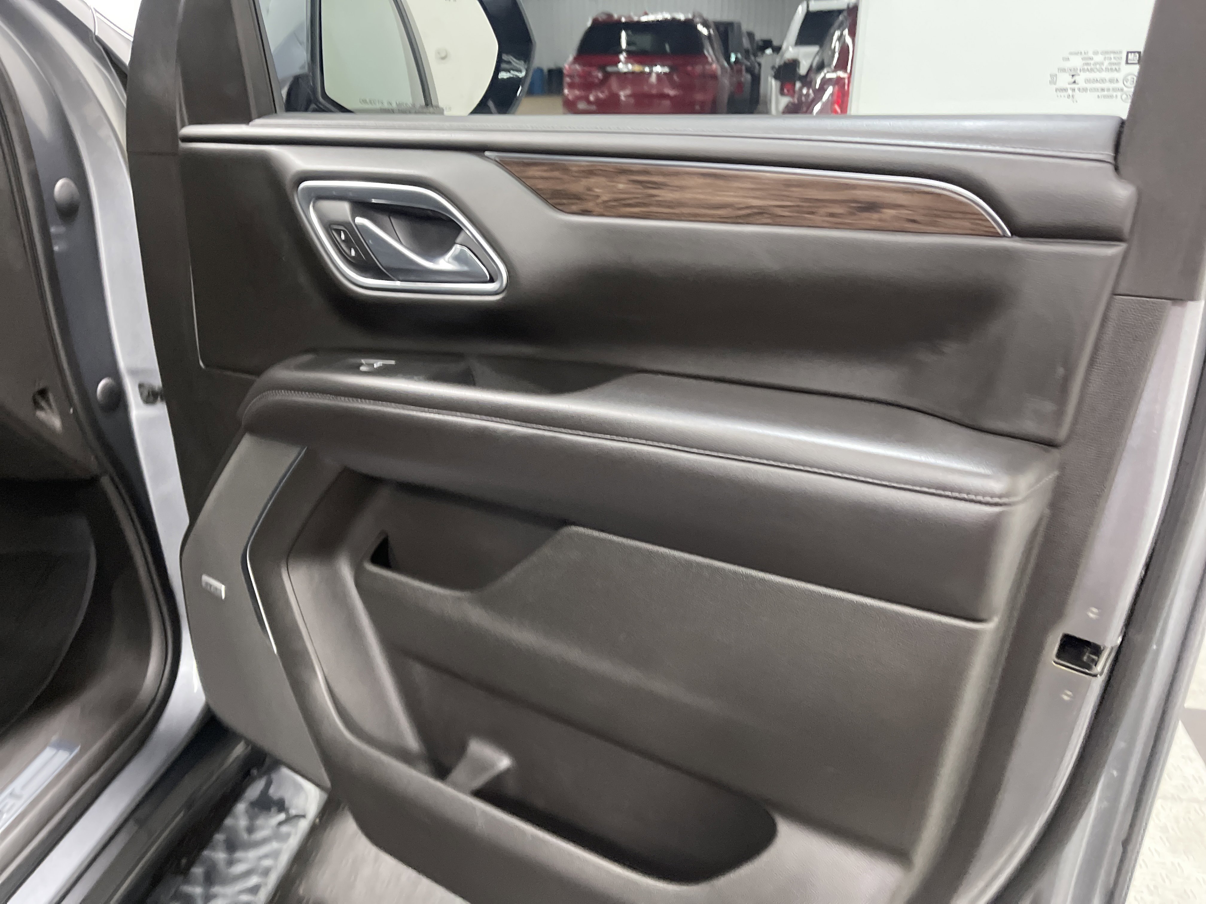 Used 2021 Chevrolet Tahoe Z71 w/ Z71 Off-Road Package AWD/4WD image 25