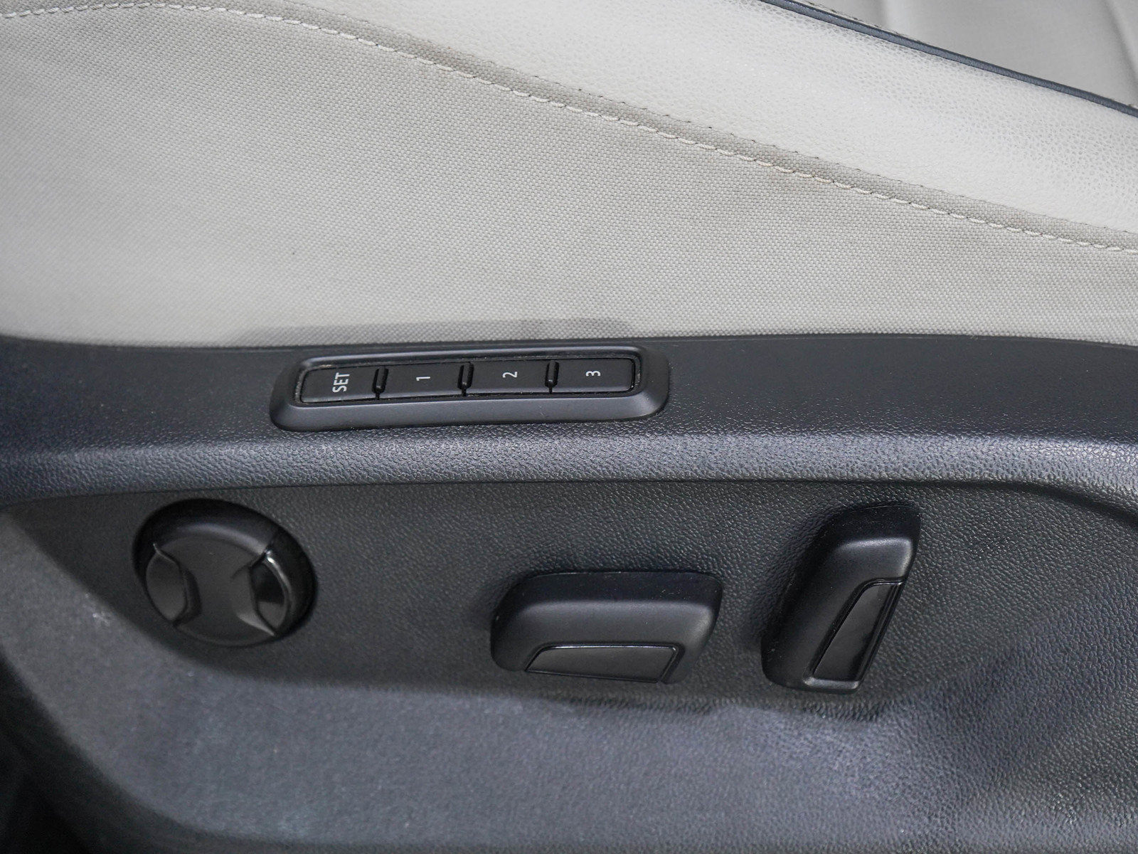 Used 2024 Volkswagen Tiguan SEL R-Line AWD/4WD image 24