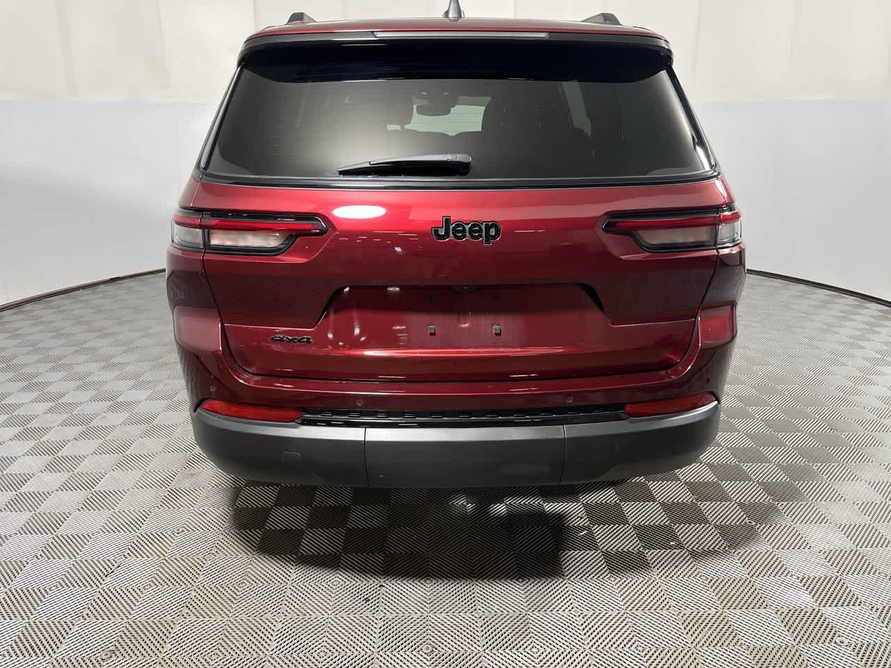 Used 2023 Jeep Grand Cherokee L Laredo AWD/4WD image 7