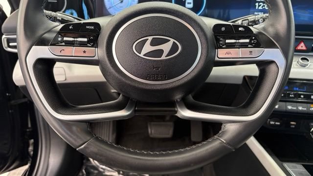 Used 2025 Hyundai Elantra Limited FWD image 32