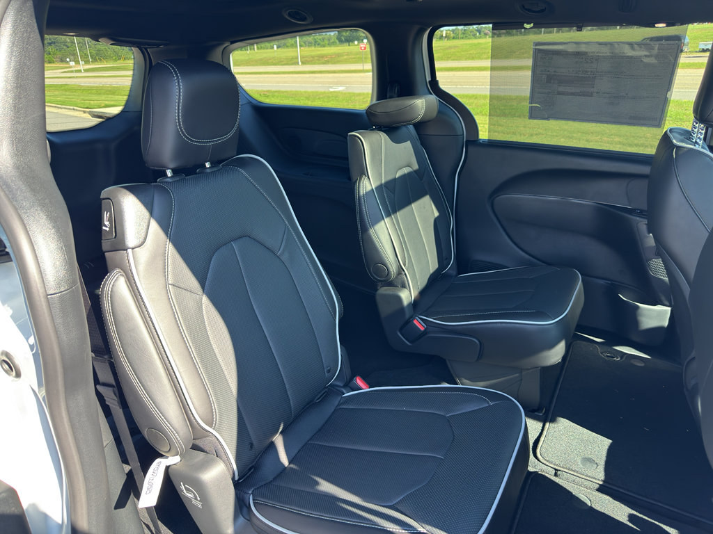 New 2026 Chrysler Pacifica Limited w/ S Appearance Package FWD image 9