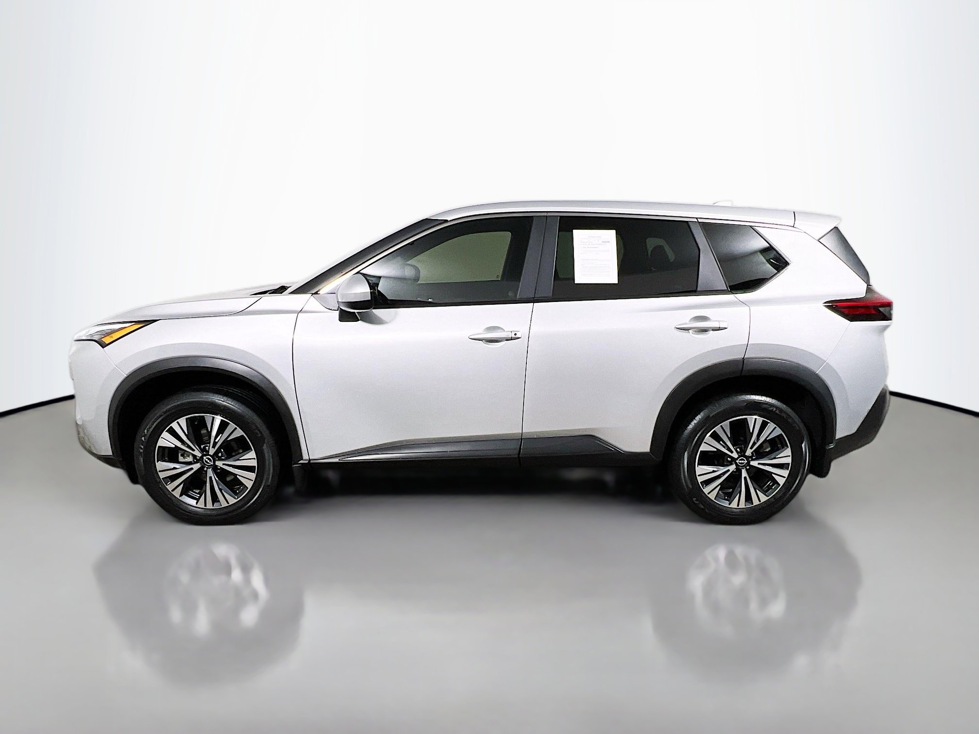 Used 2023 Nissan Rogue SV image 9