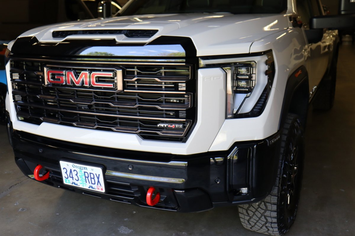 Used 2026 GMC Sierra 2500 AT4X AWD/4WD image 2