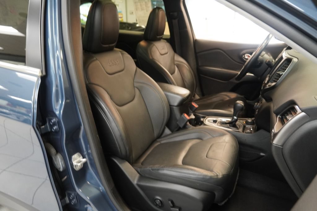 Used 2021 Jeep Cherokee Latitude Lux w/ Sun & Sound Group AWD/4WD image 25