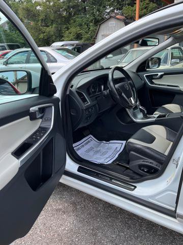 Used 2017 Volvo XC60 T5 FWD image 9