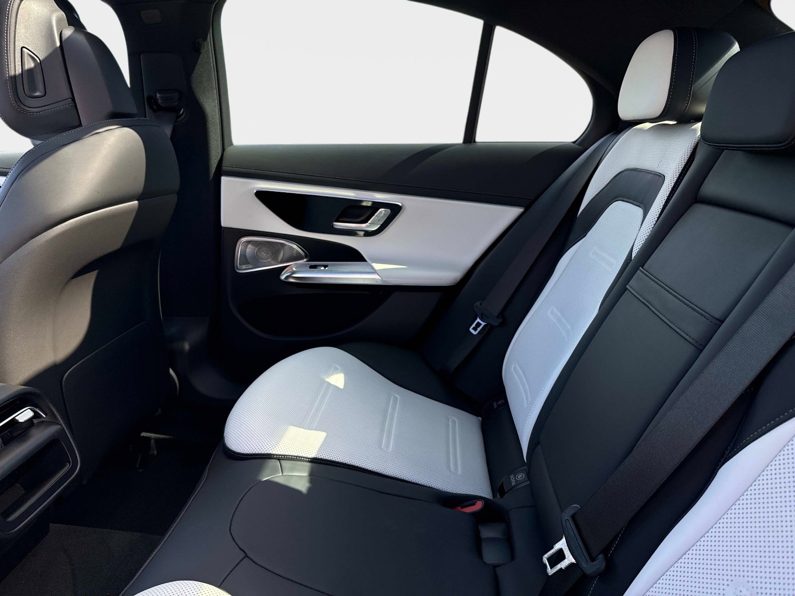 New 2026 Mercedes-Benz E 53 AMG e 4MATIC Sedan image 13