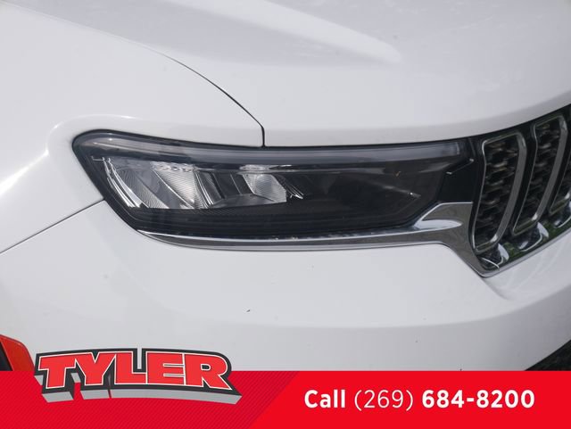 Certified 2023 Jeep Grand Cherokee Limited w/ Trailer Tow Prep Group (B) AWD/4WD image 10