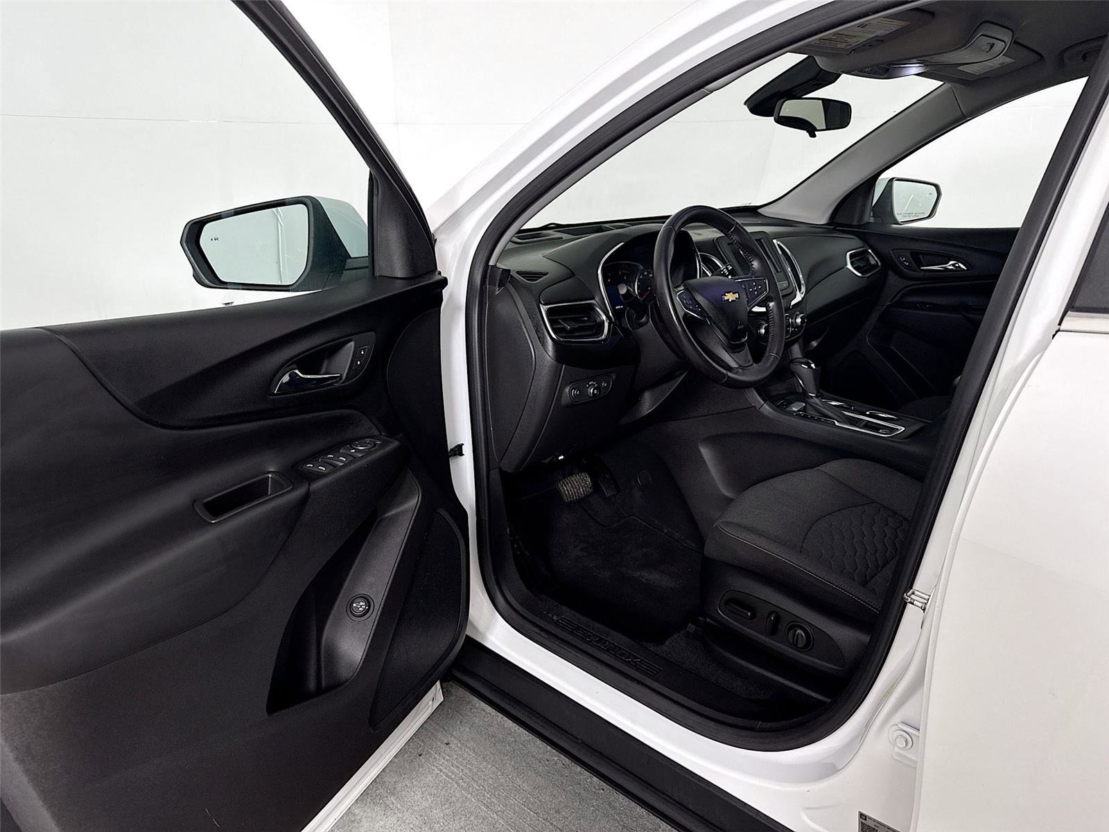 Used 2021 Chevrolet Equinox LT AWD/4WD image 3
