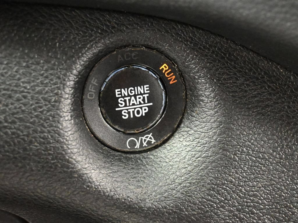 Used 2019 Jeep Cherokee Limited FWD image 25