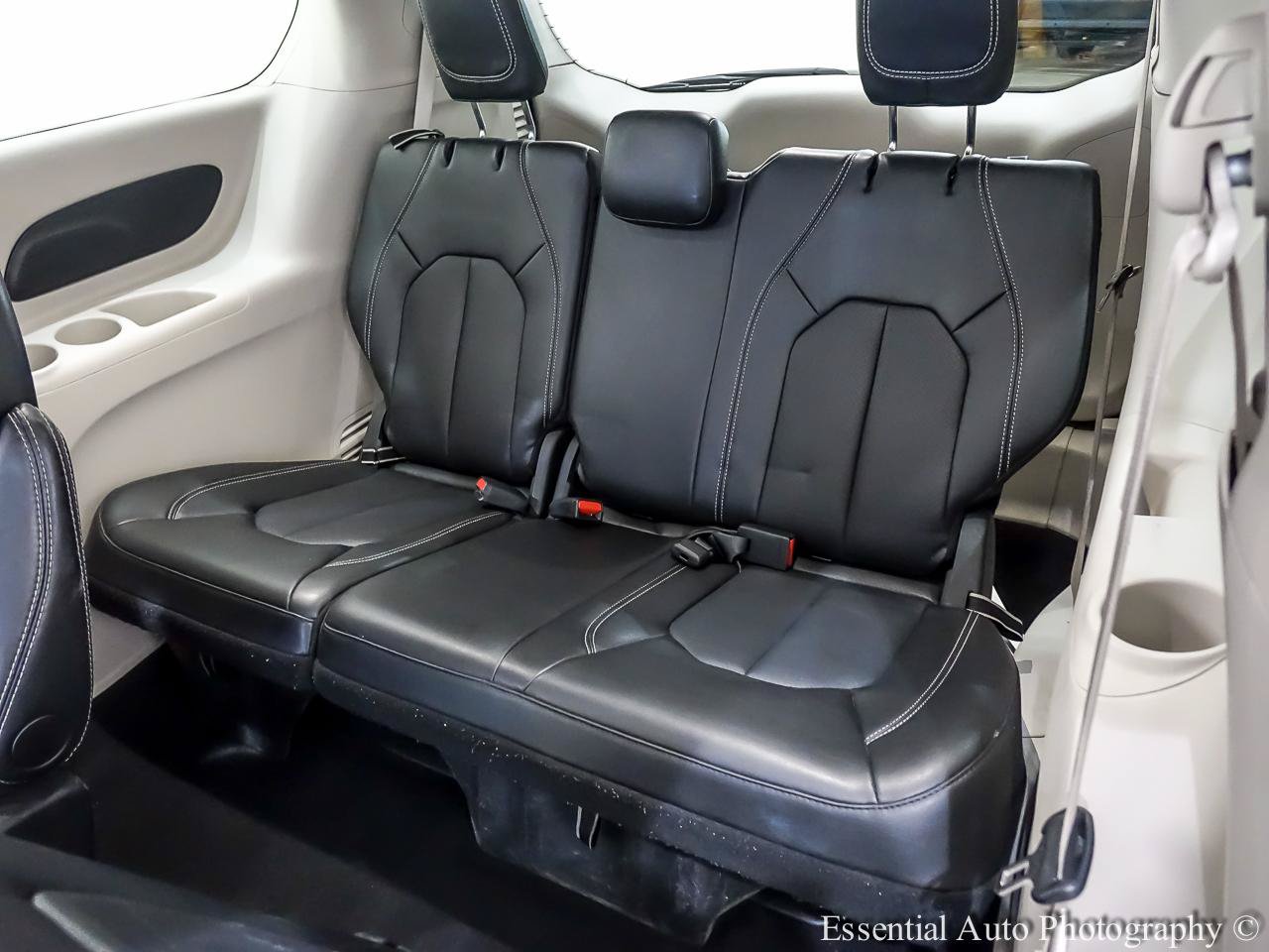 Used 2024 Chrysler Pacifica Touring-L FWD image 17
