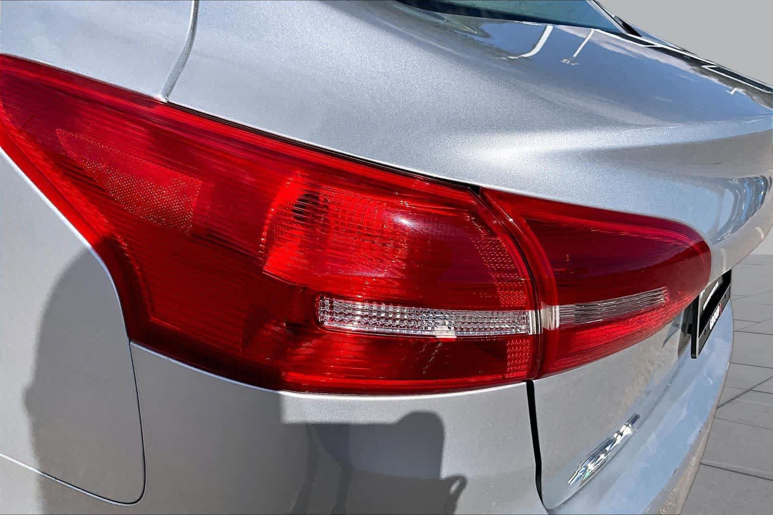 Used 2015 Ford Focus SE FWD image 28