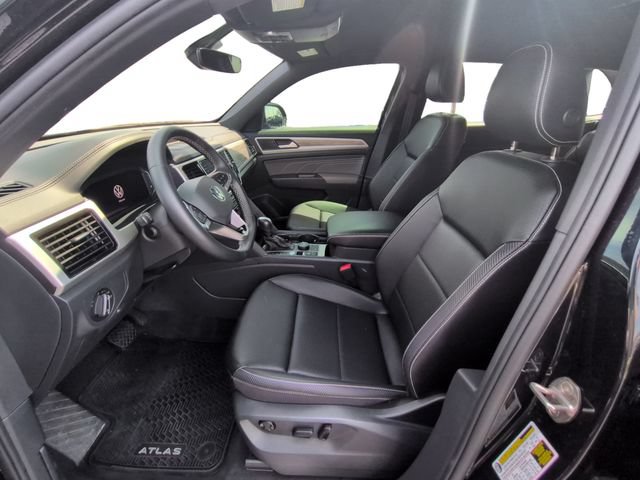 Used 2023 Volkswagen Atlas Cross Sport SE w/ Black Wheel Package AWD/4WD image 14