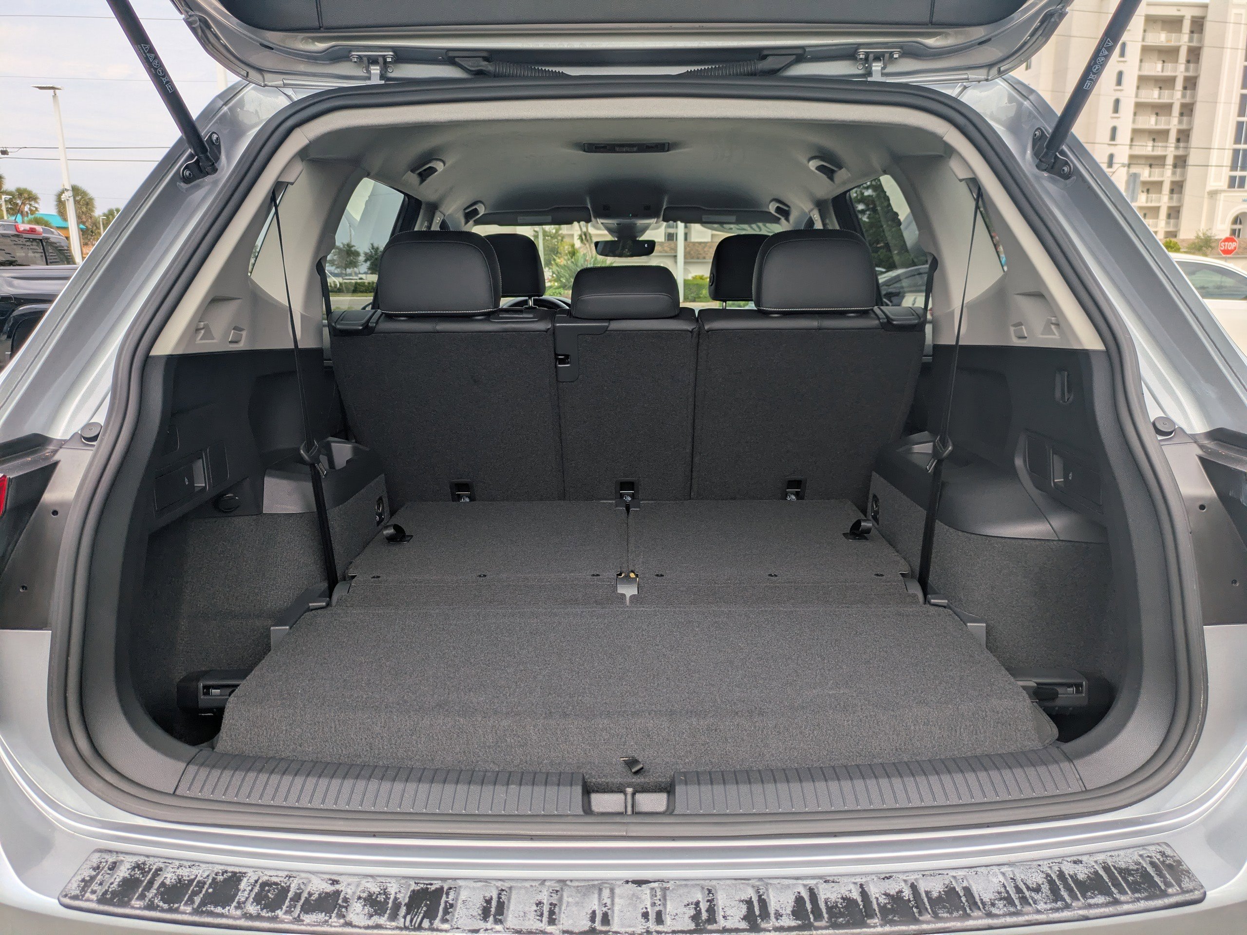 Certified 2023 Volkswagen Tiguan SE FWD image 13