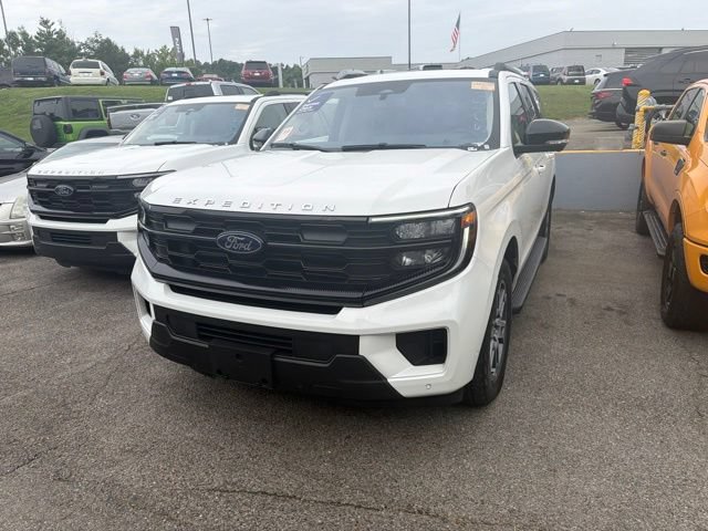 Used 2025 Ford Expedition Active AWD/4WD image 9
