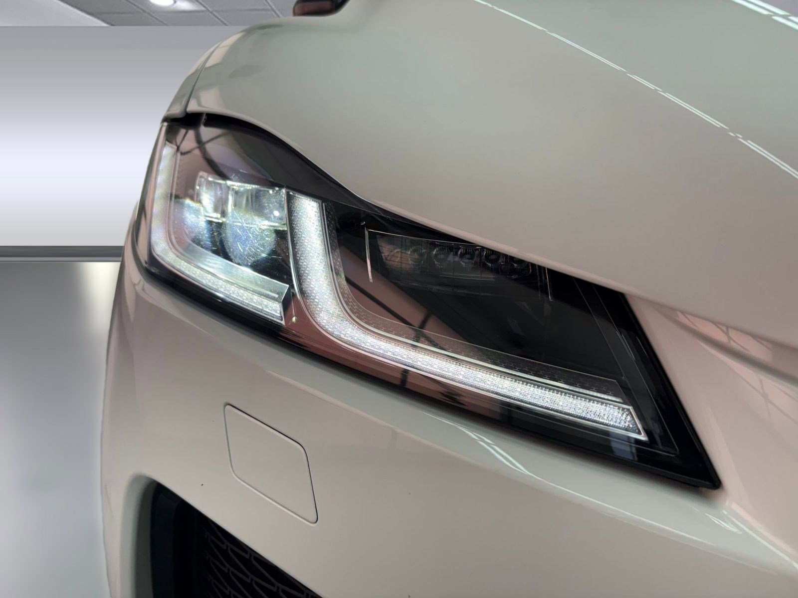 Used 2024 Jaguar F-PACE R-Dynamic S image 10