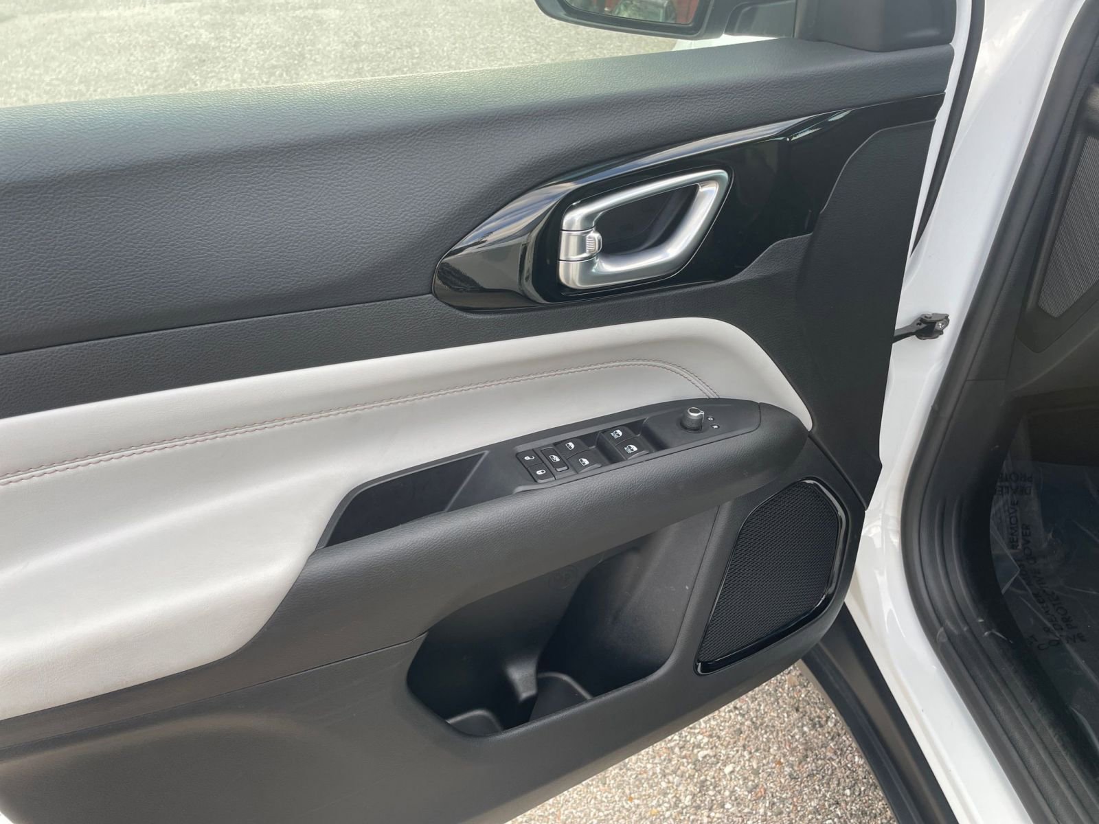 Used 2025 Jeep Compass Limited image 20