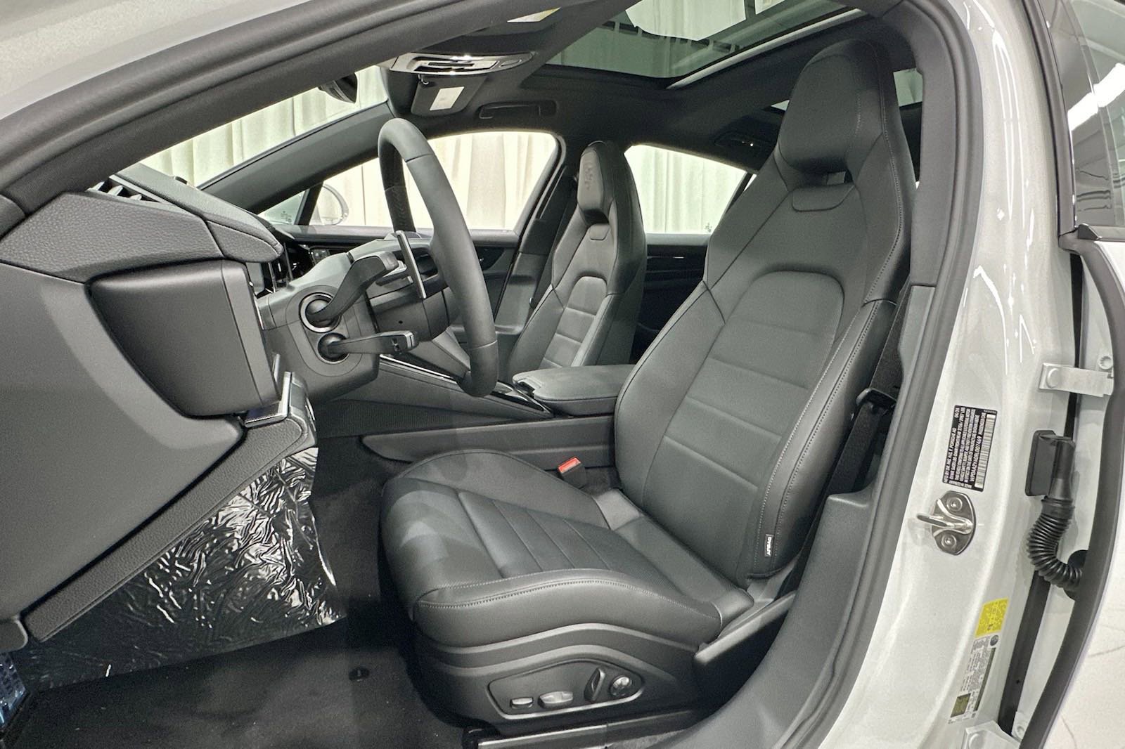 Certified 2024 Porsche Panamera 4 image 25