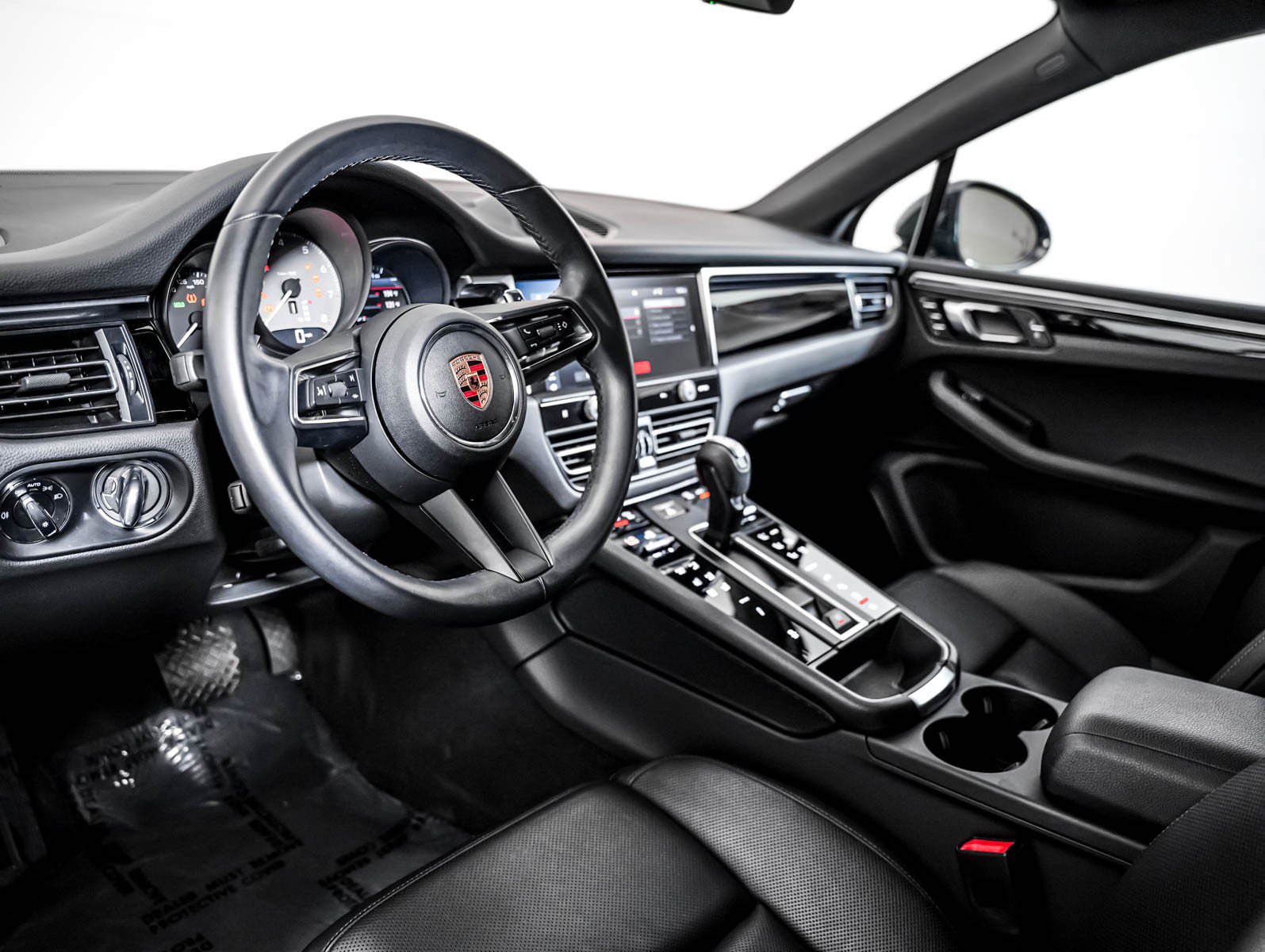 Certified 2023 Porsche Macan S AWD/4WD image 4
