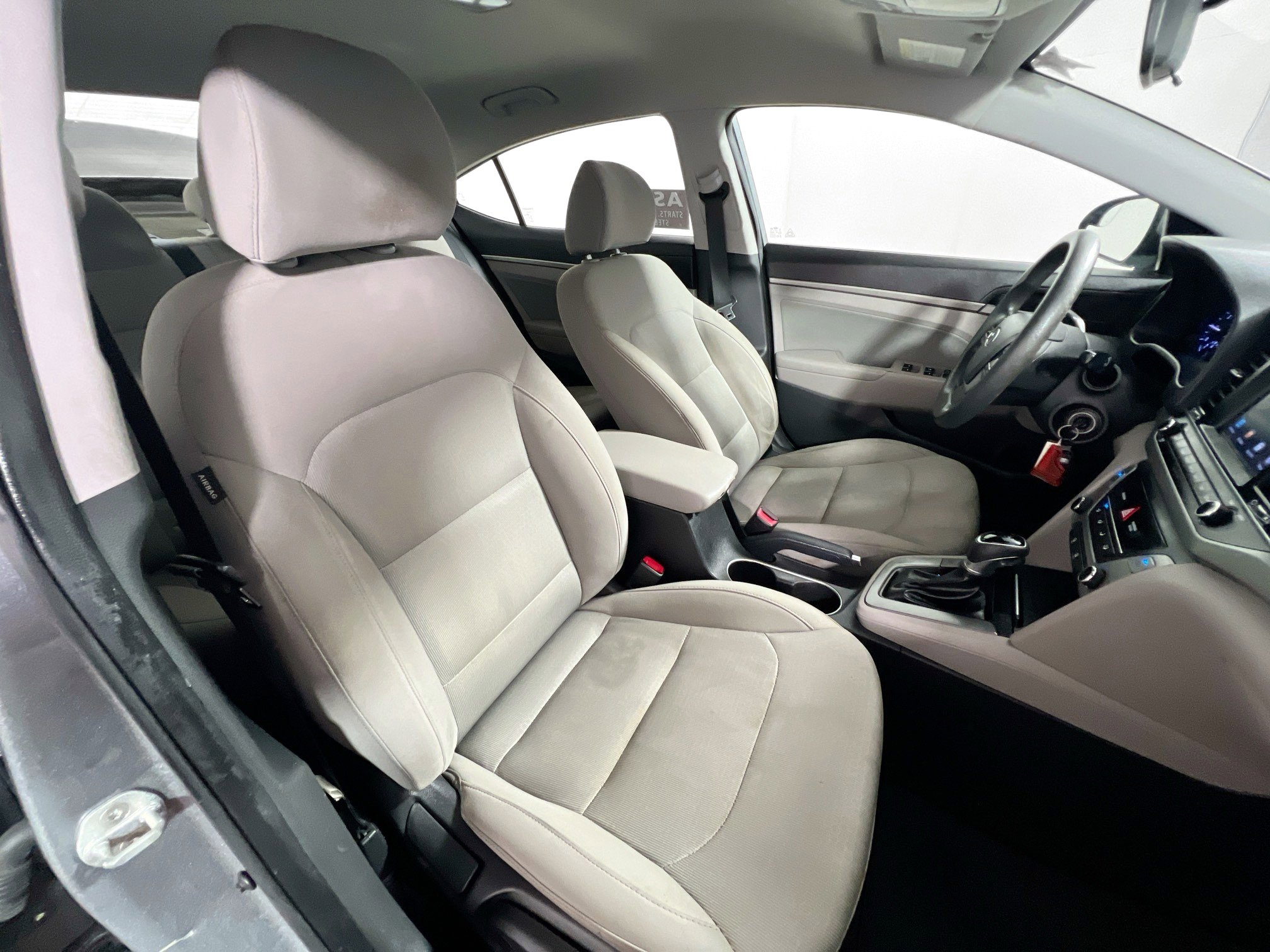 Used 2017 Hyundai Elantra SE image 30