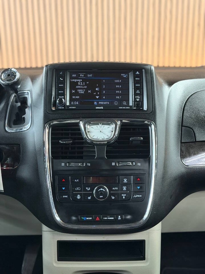 Used 2015 Chrysler Town & Country Touring w/ Driver Convenience Group FWD image 12