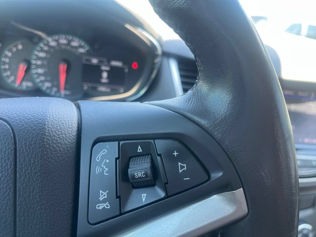 Used 2022 Chevrolet Trax LT w/ LT Convenience Package AWD/4WD image 14
