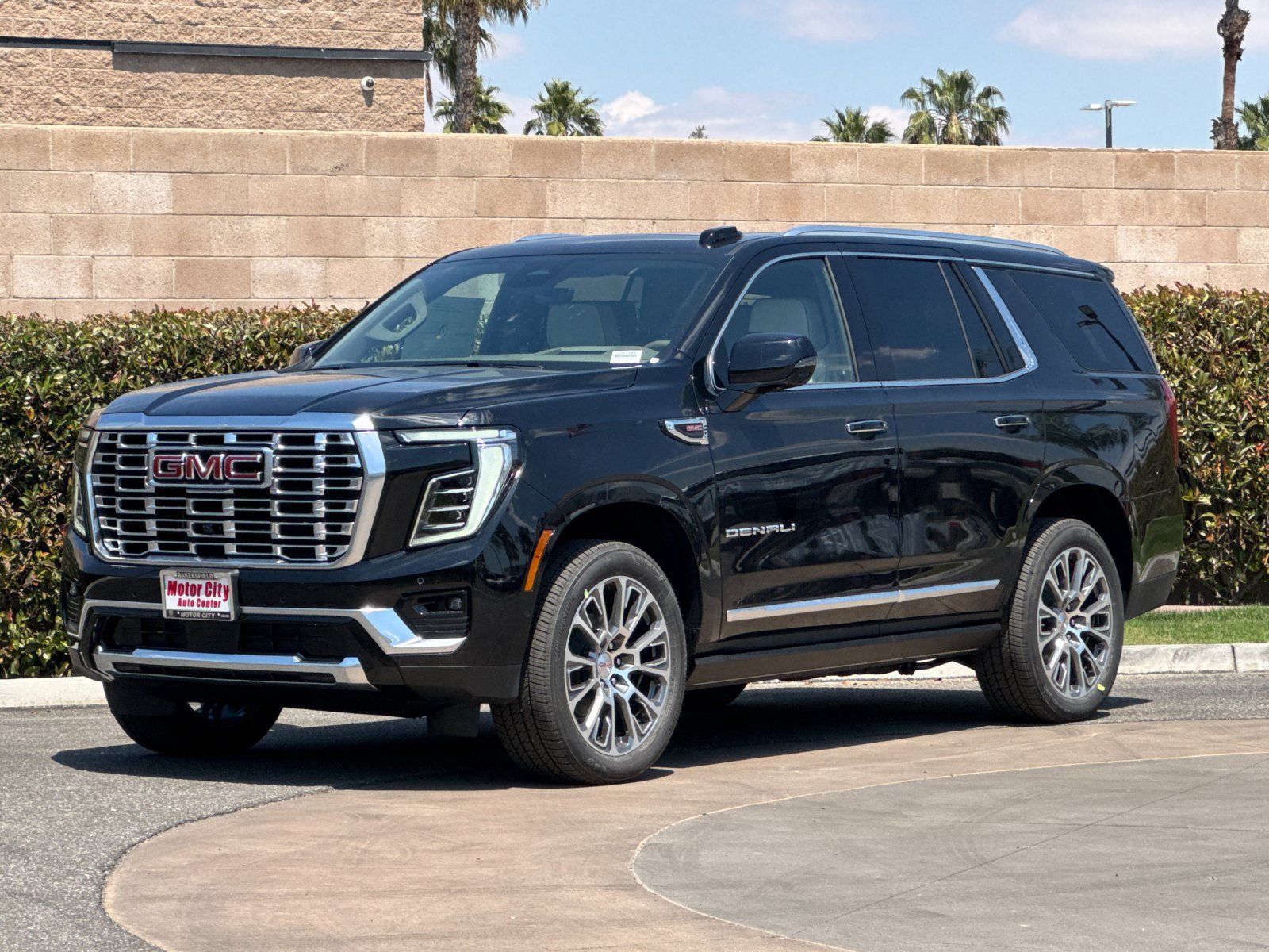 New 2026 GMC Yukon Denali w/ Denali Reserve Package AWD/4WD image 8