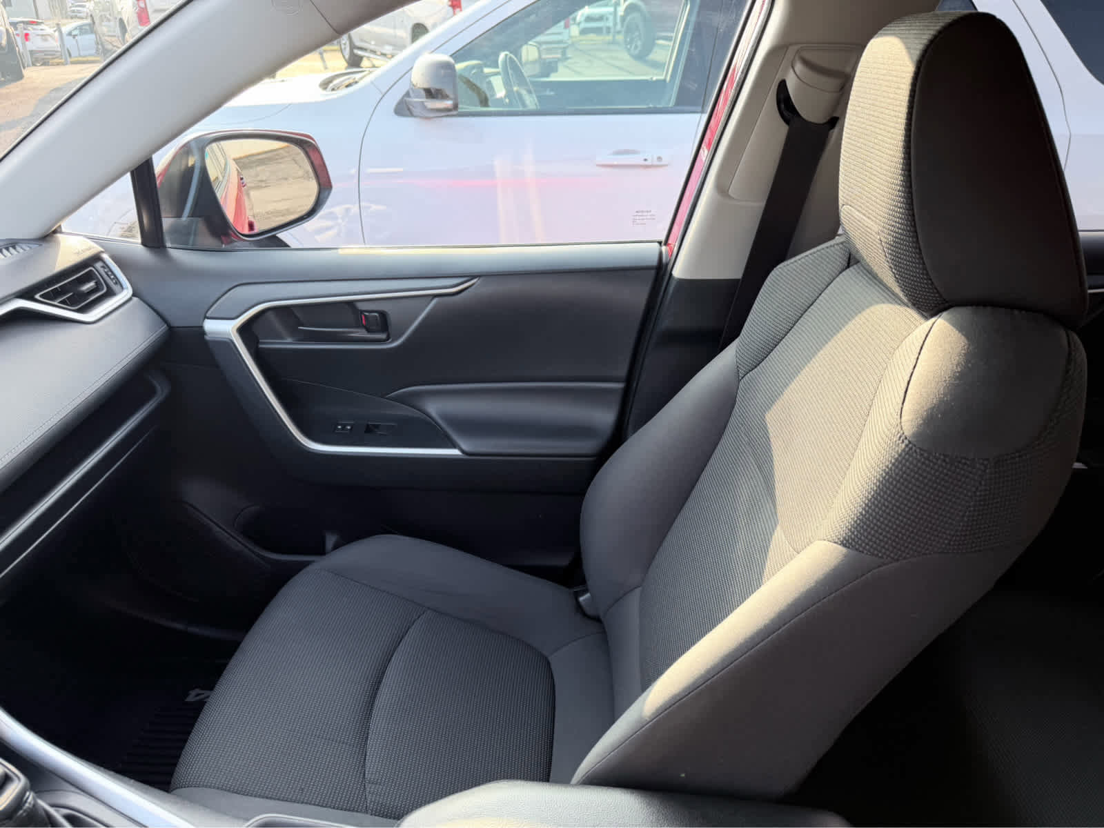 Used 2019 Toyota RAV4 LE image 29