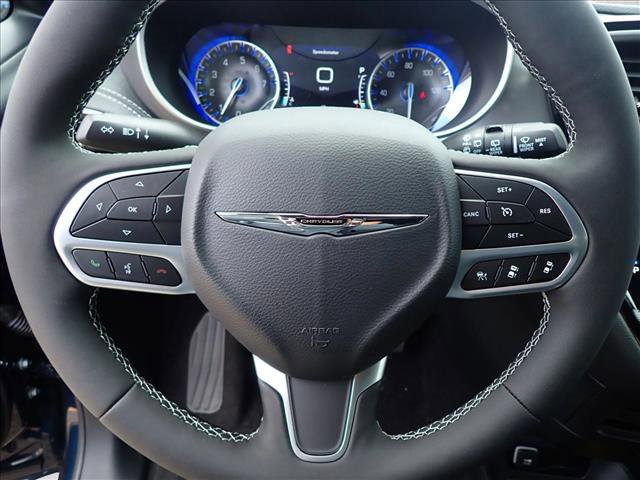 New 2025 Chrysler Pacifica Select FWD image 16