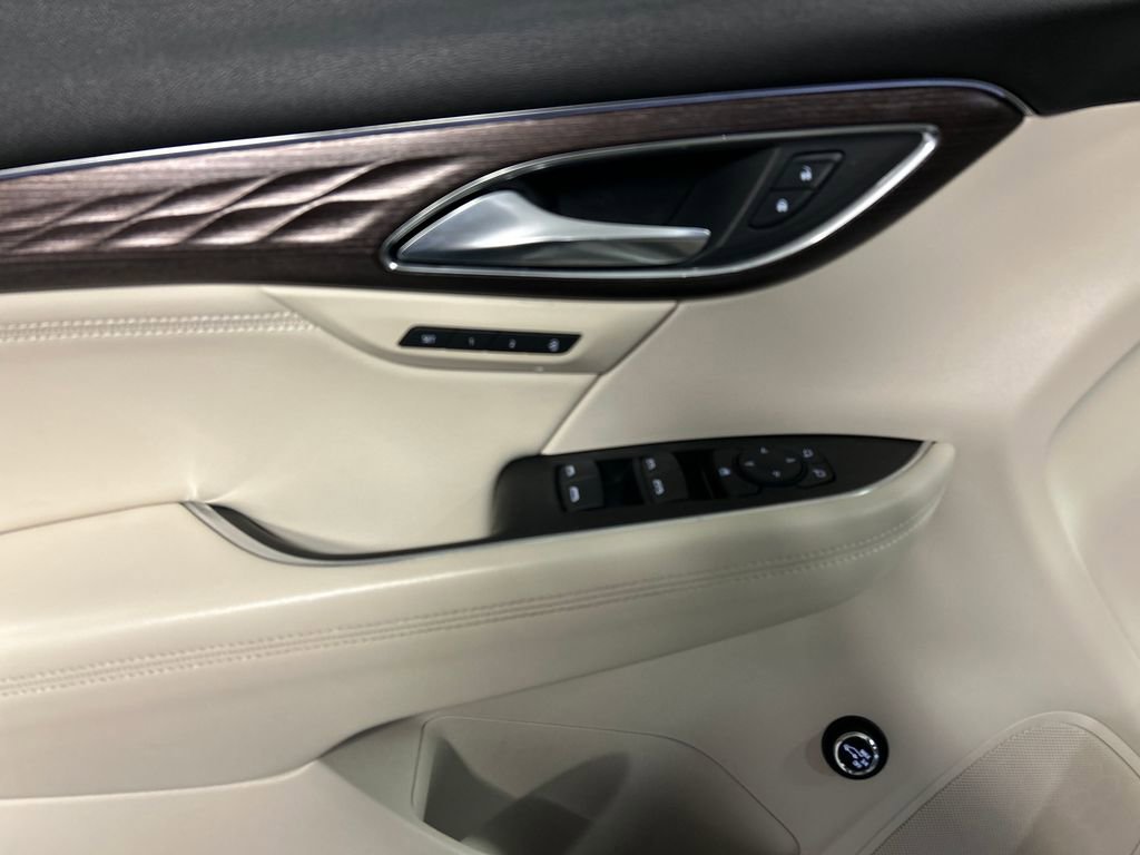 Used 2021 Buick Envision Avenir w/ Technology Package II image 14