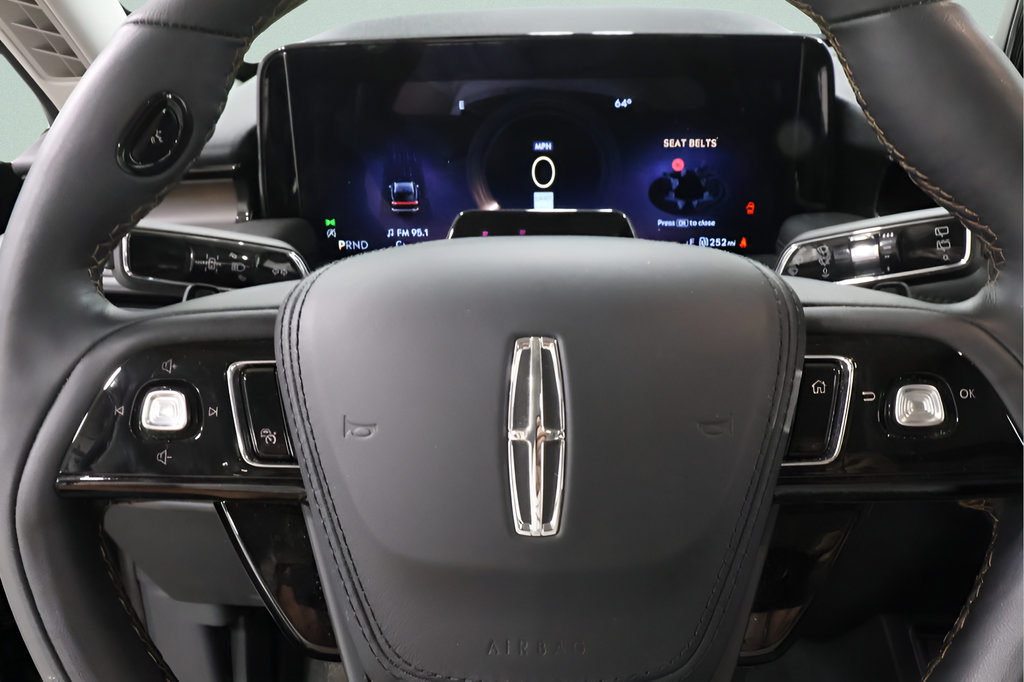 Used 2025 Lincoln Aviator Reserve w/ Equipment Group 201A AWD/4WD image 14
