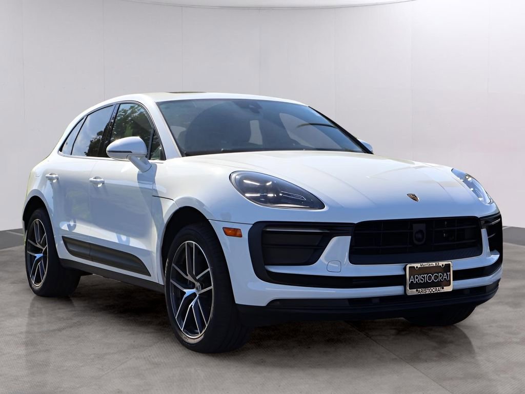 Used 2025 Porsche Macan image 3